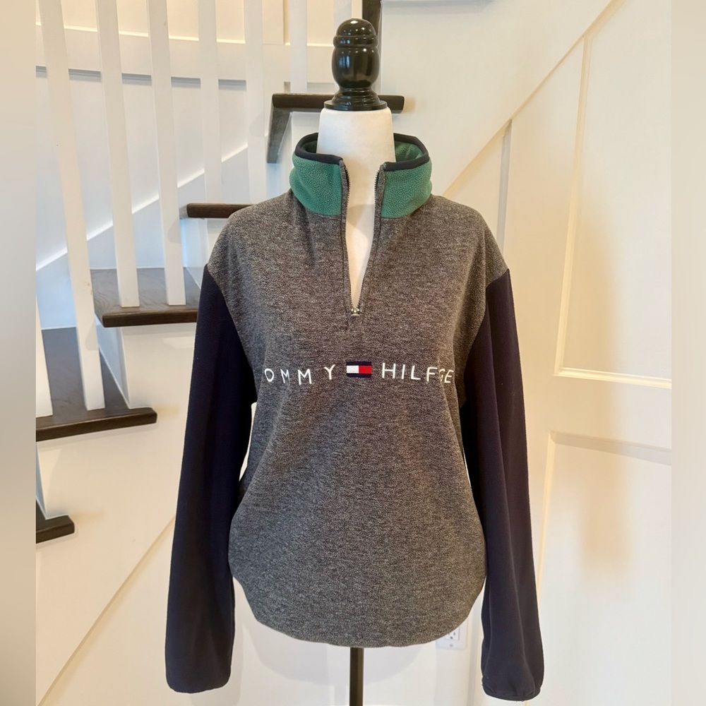 Cozy Tommy Hilfiger Quarter Zip Size M